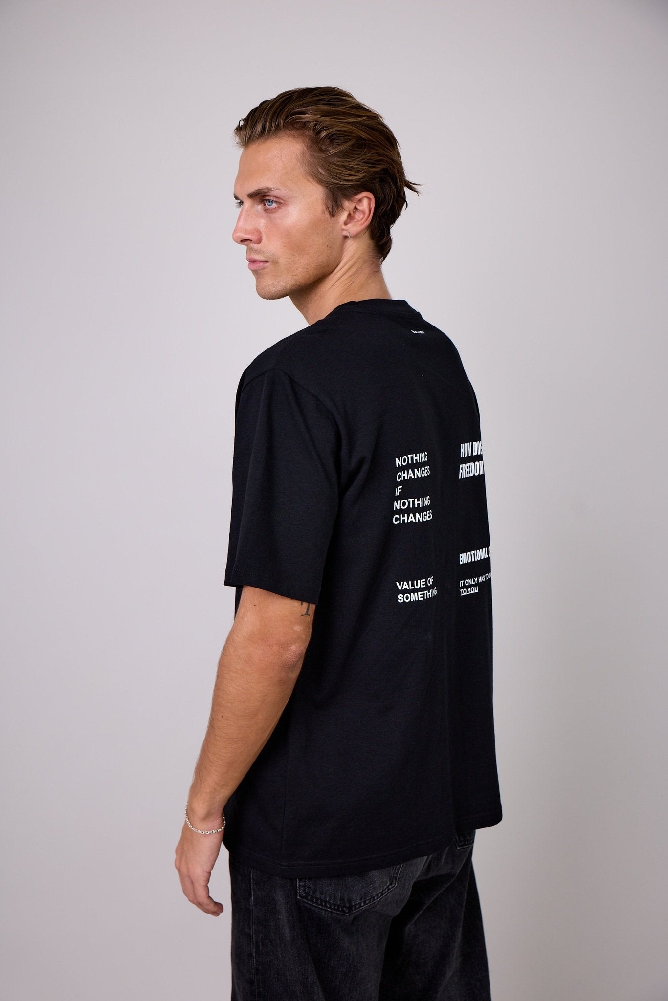 11REFLECT ICON BOX TEE #2 hover