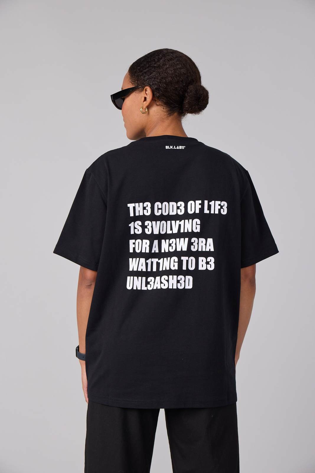 11REFLECT ICON BOX TEE #2 hover